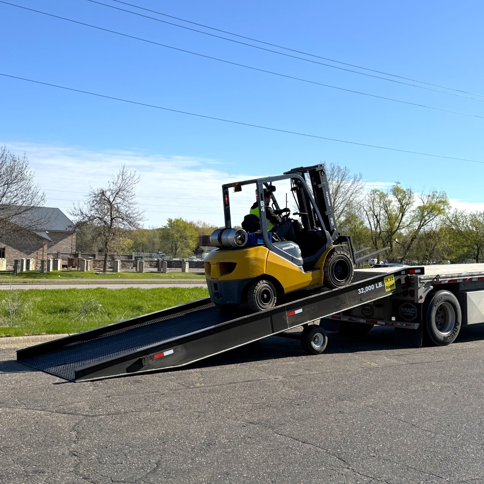 32,000LB Cap. Portable Yard Ramp Forklift Dock Height Truck Container Unloading