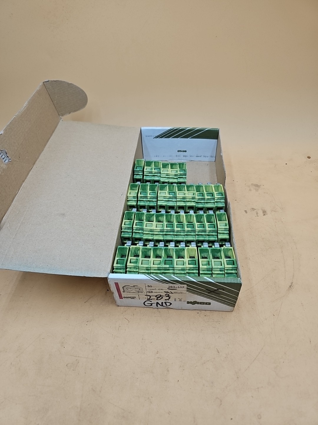 LOT OF 36 Wago 283-107 Ground Din Rail Terminal Blocks