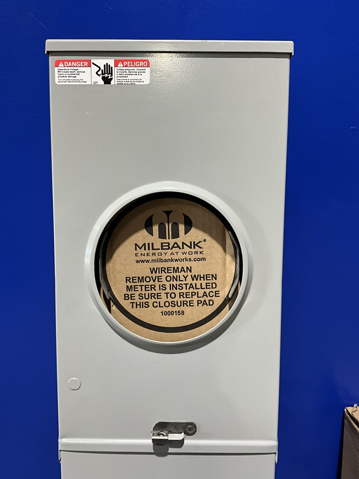 Milbank 200 Amp Meter Base Cat No. V4322-0-BL 🟦