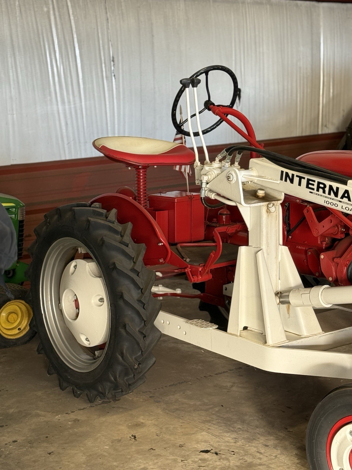 1947 International 1000 Loader IH club Vintage Tractor Rare Bucket Restored A++