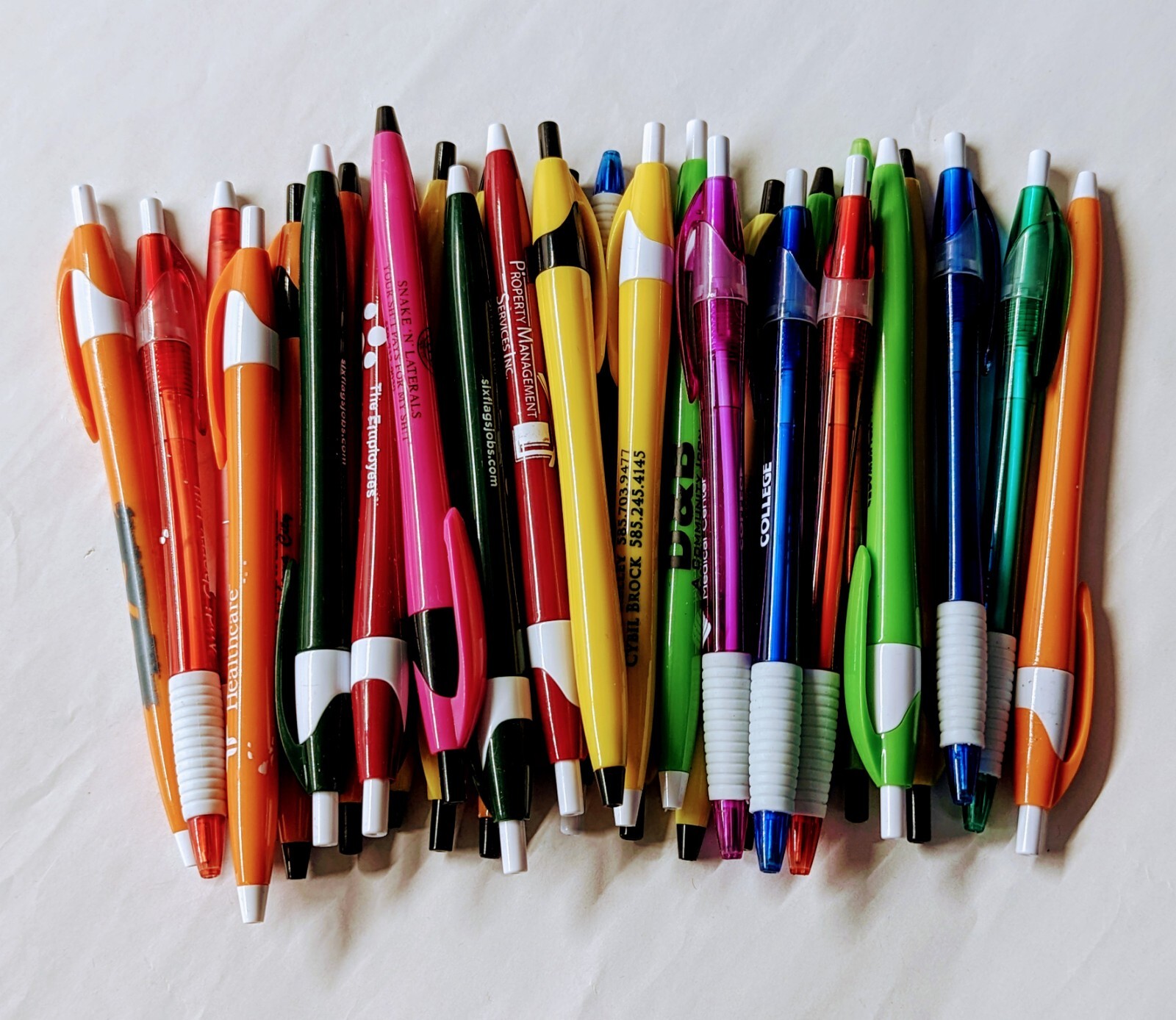 30ct Lot Misprint Retractable Click Pens: Javalina/Slimster BRIGHT MIXED COLORS