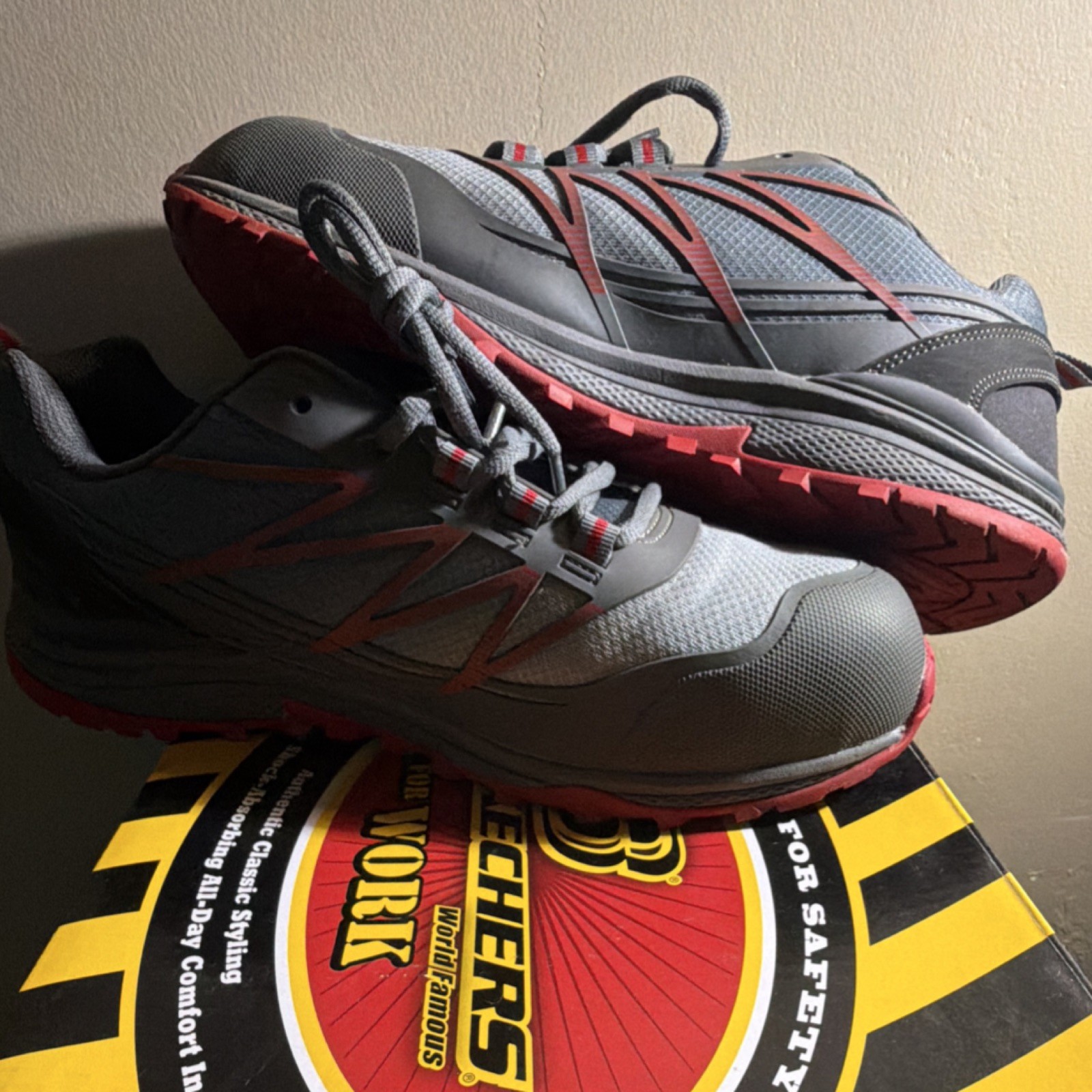Skechers Mens Work Gray Red Comp Toe ESD Puncture Resistant Shoes Size 10.5