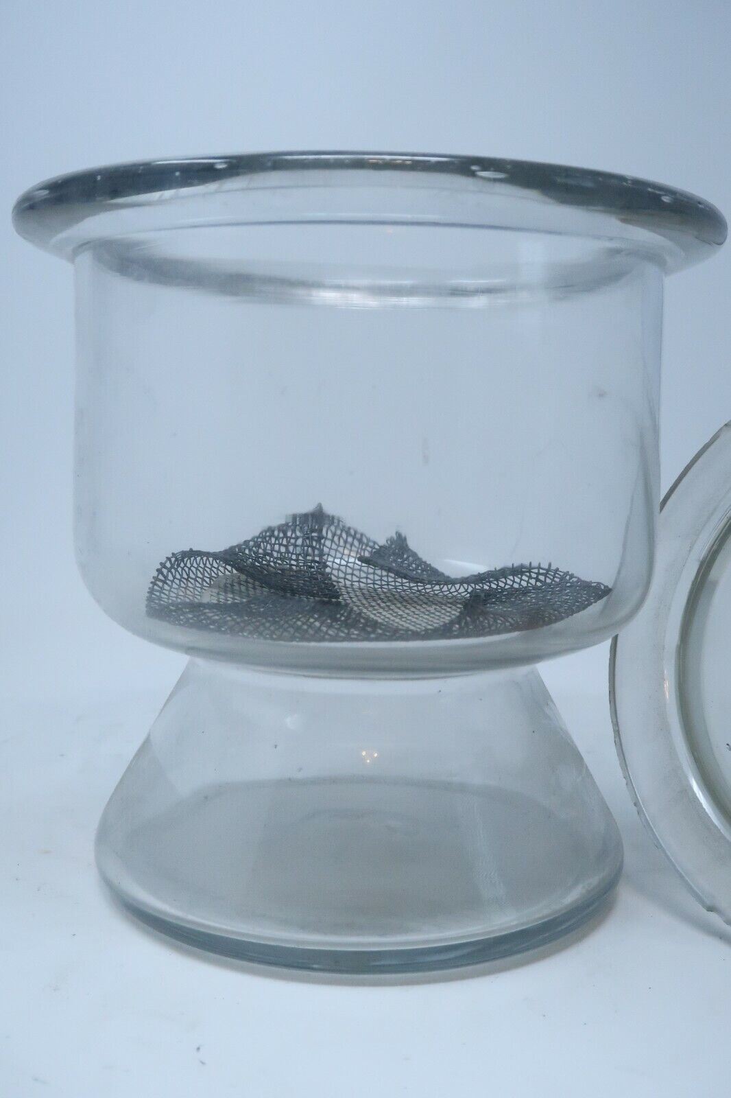 Pyrex 145mm I.D. (~6″ Dia.) Laboratory Glass Desiccator with Lid