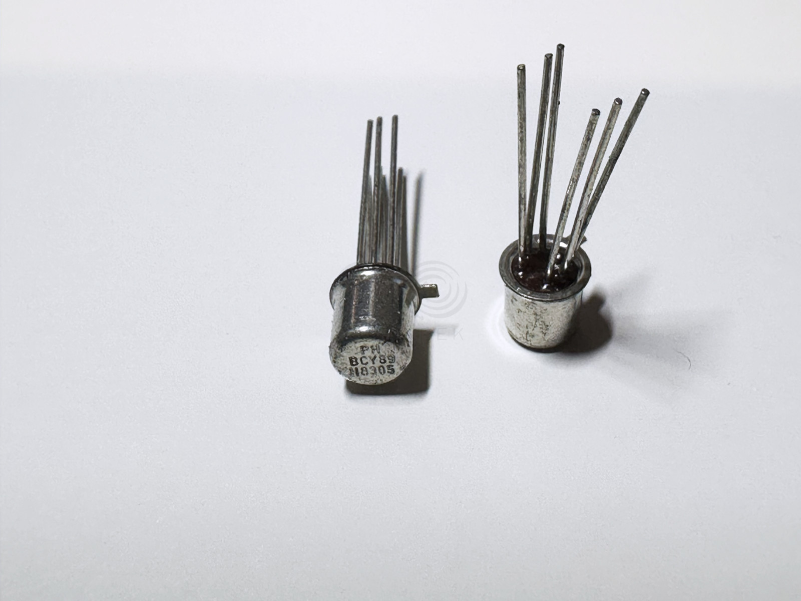 1X BCY89 PHILIPS Dual NPN Transistors 40V 30mA 150mW TO-71 Metal Can