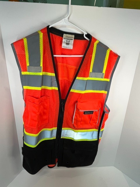 Kishigo Premium Black Series Men’s Surveyors Vest #1715, Class 2, Medium NEW