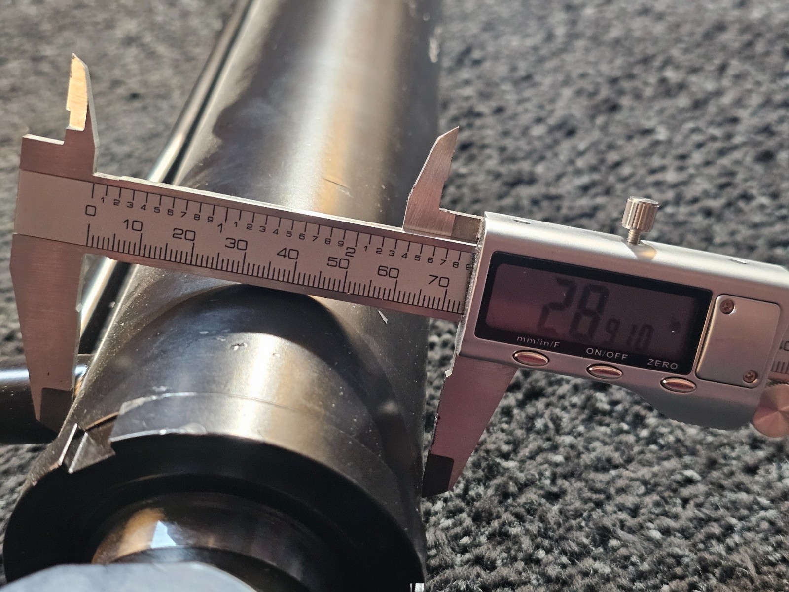 Hydraulic Welded Cylinder 2.89″ OD x 36″ Retracted Length x 1.77″ Rod Diameter