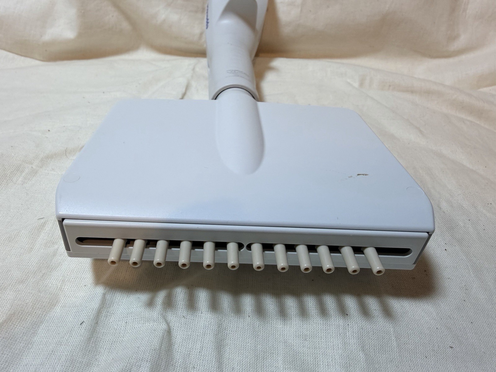 Eppendorf Xplorer Plus Move It Adjustable 12 Multichannel Pipette