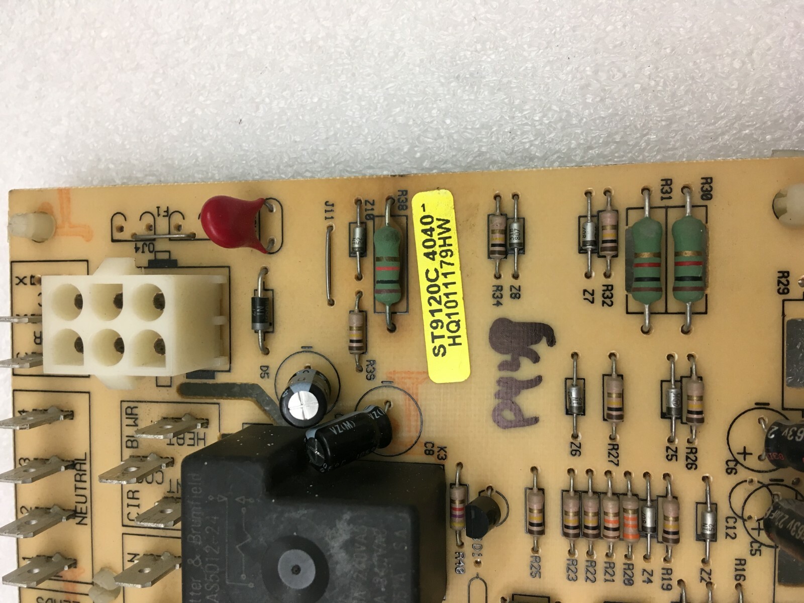 HONEYWELL ST9120C4040 Furnace Control Circuit Board HQ1011179HW used #P439