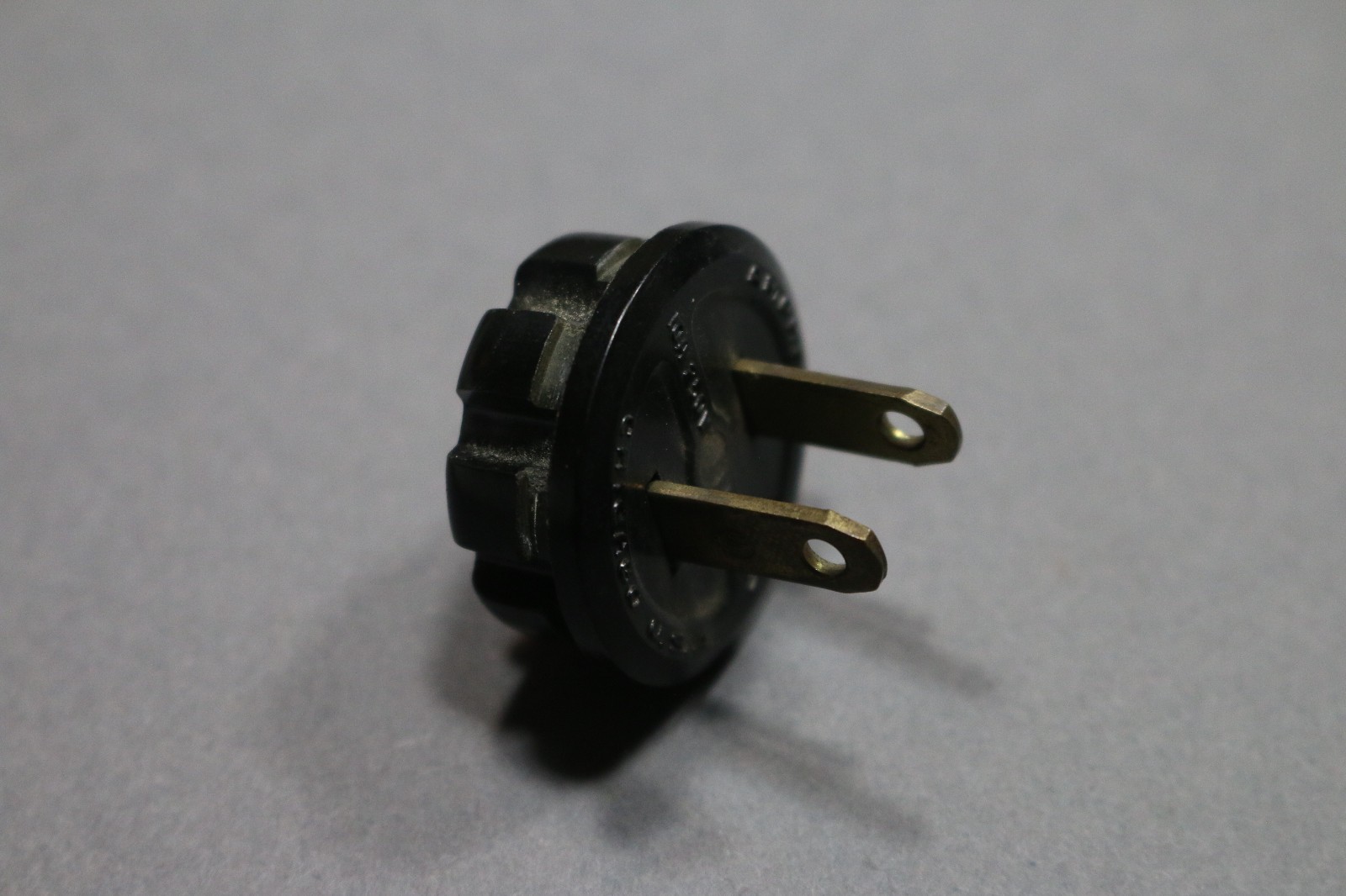 Vintage Amphenol AC Power Plug 2 pin Male 61-M 10A 250V 15A 125V Non-Polarized