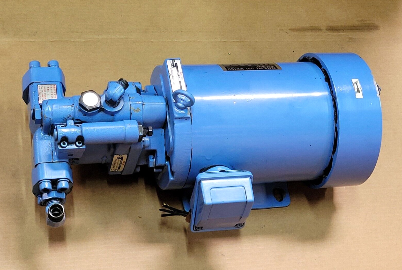 NACHI UNI MOTOR TYPE (M) LTIS90-NR TYPE (N) VSBA-0A4B22 3 PHASE INDUCTION MOTOR