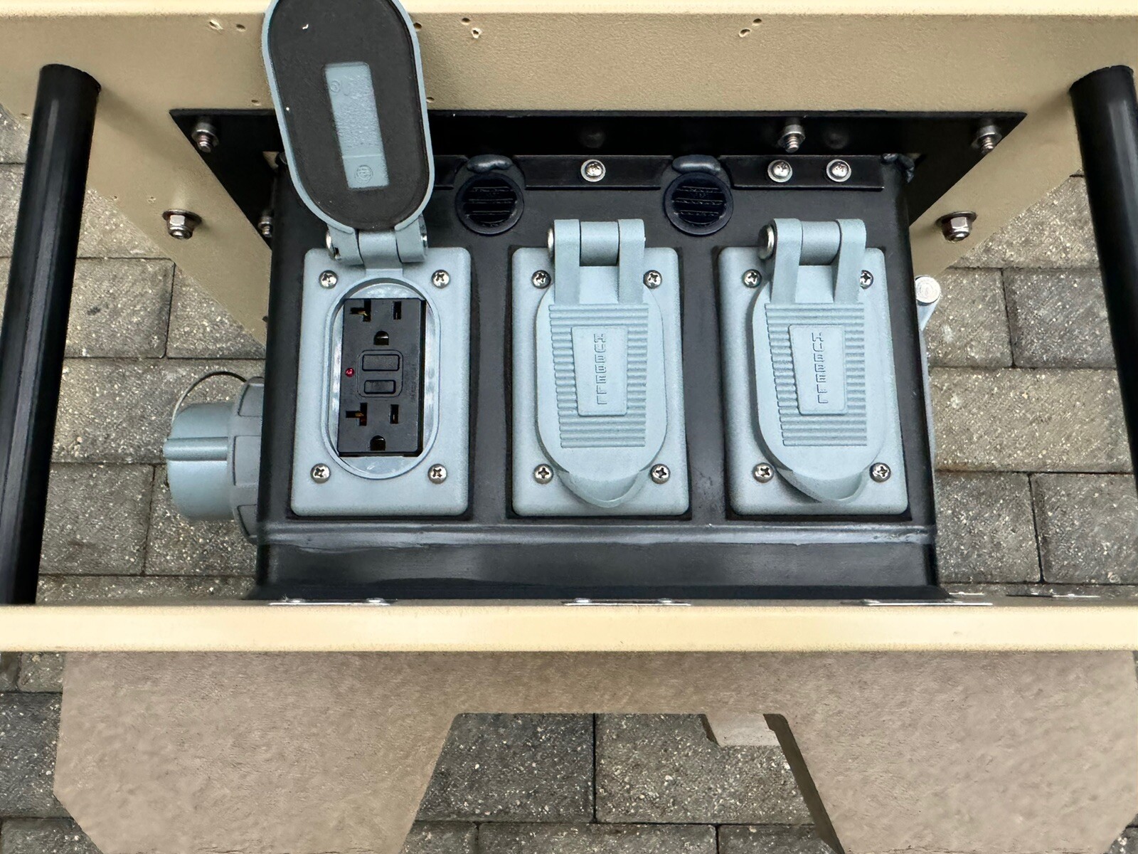 LEX DB-30NA-AQQ-S3 5kw 30amp Power Distribution Box w/ Two 50’ 10 AWG Cables