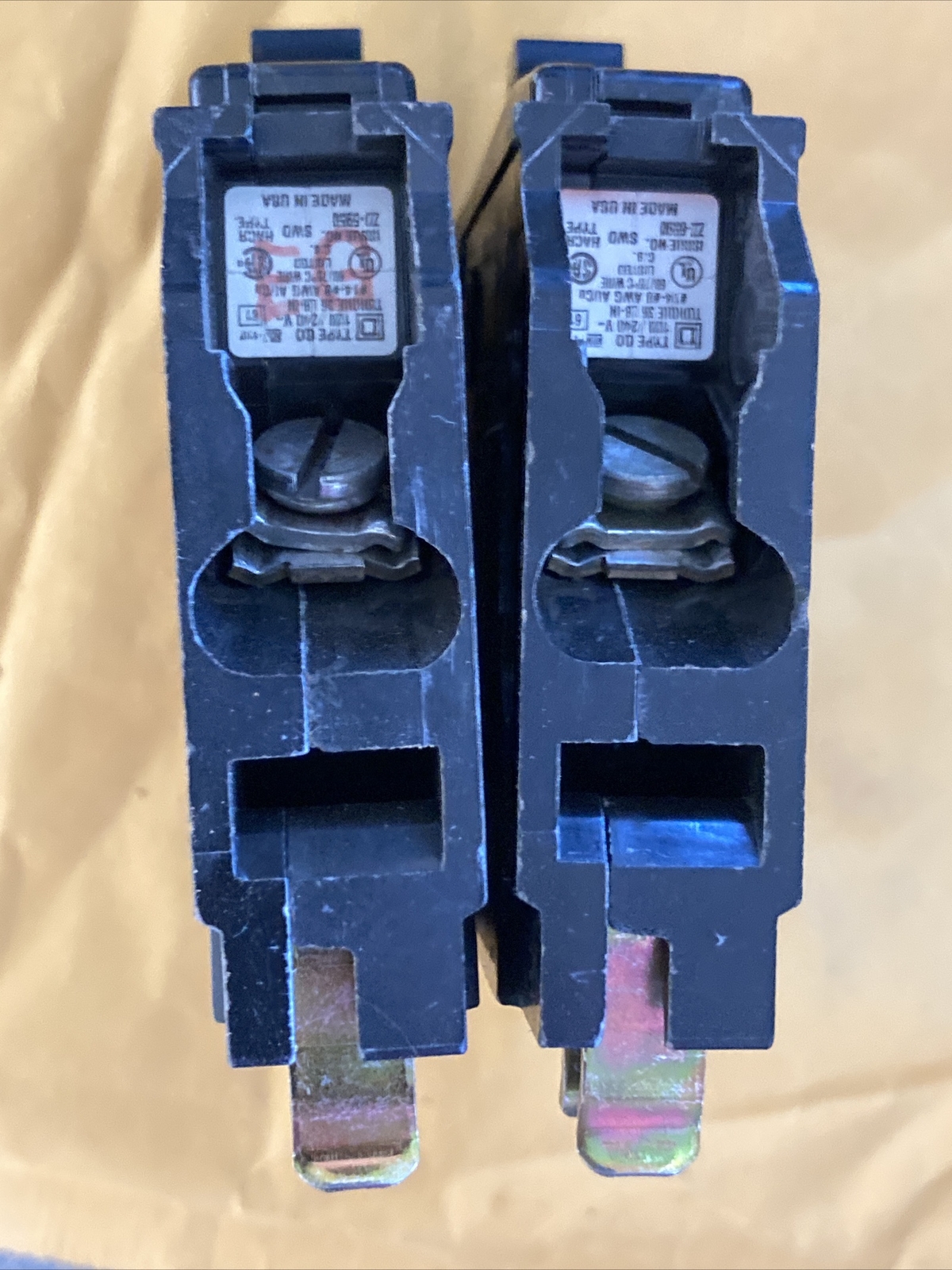 Lot of 2 Square D QO115 15 Amp 1 Pole 120/240V Circuit Breaker Black Trip Window