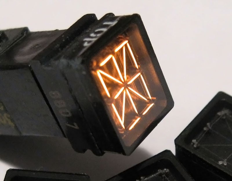 KW-105AL-RG Alphanumeric 5V Minitron 16 segment WAMCO display, new
