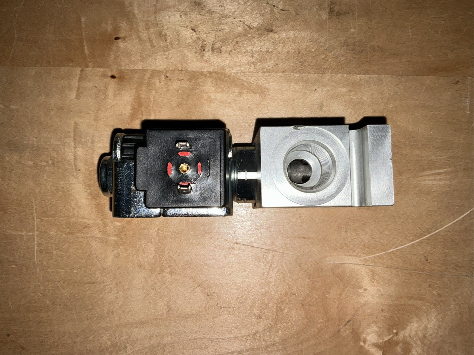 Parker Hannifin Hydraulic Cartridge Valve Body B10-2-A8T 4820-01-667-9947 24 VDC