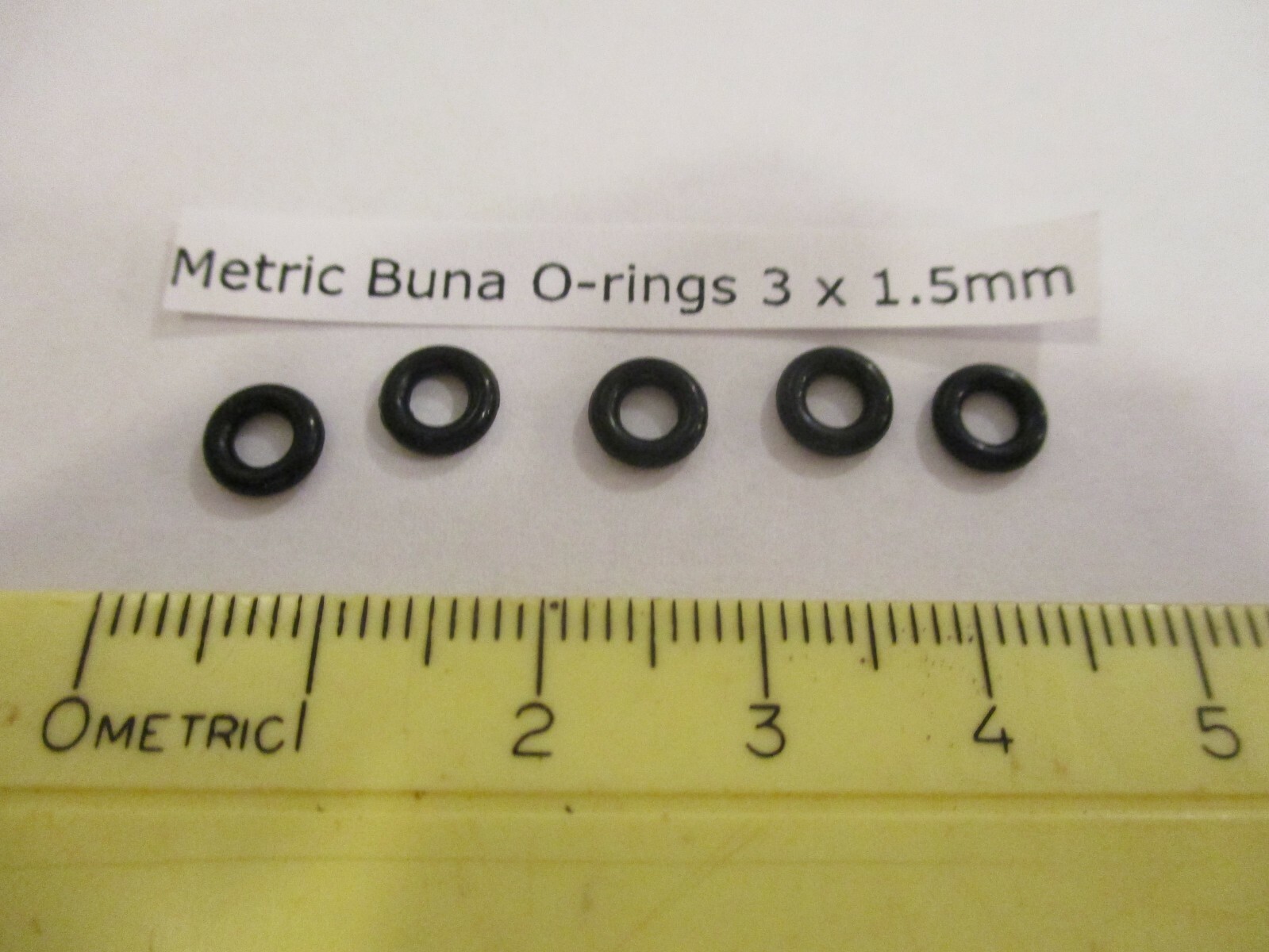 3mm ID x 6mm OD x 1.5mm thick O-ring. Buna-70. Quan 5..