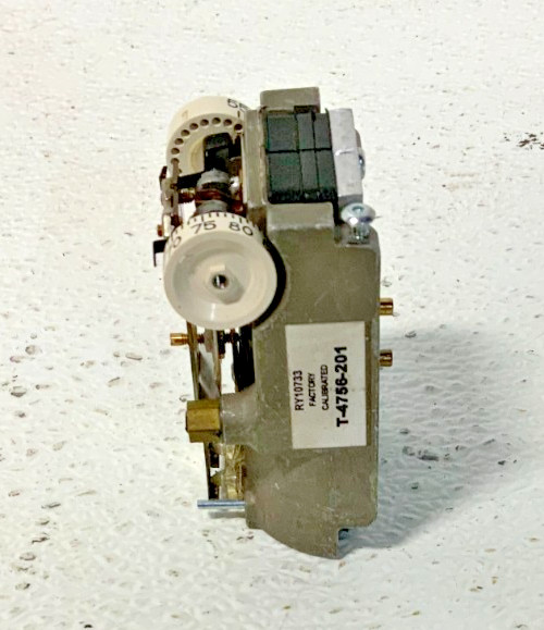 NEW Johnson Controls T-4756-201 Pneumatic Dual Temp Heat & Cold Thermostat 243G