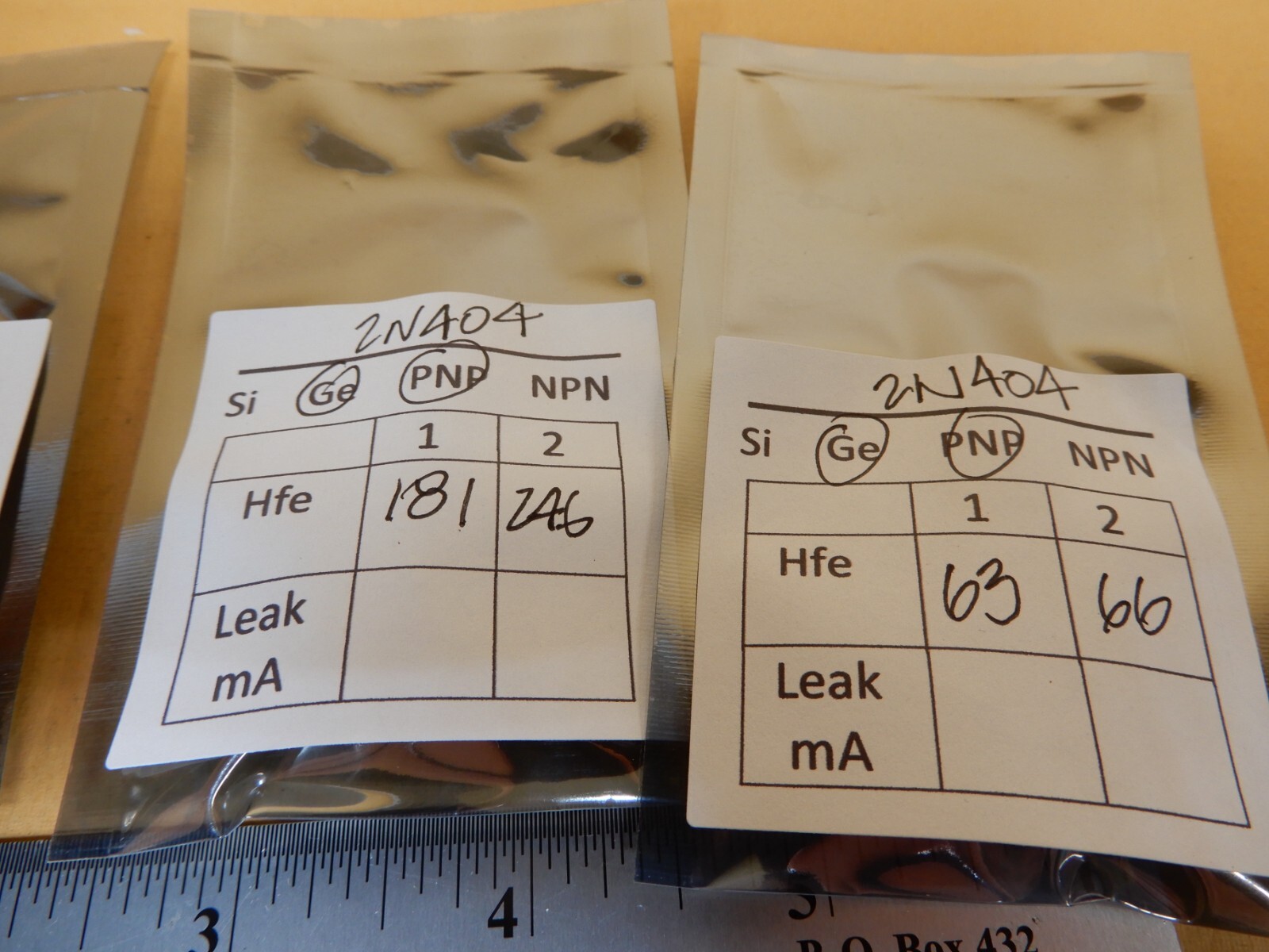 Signetics Lot of 2N404 Germanium PNP Transistors Pairs Hfe 42/47 98/95 181/246