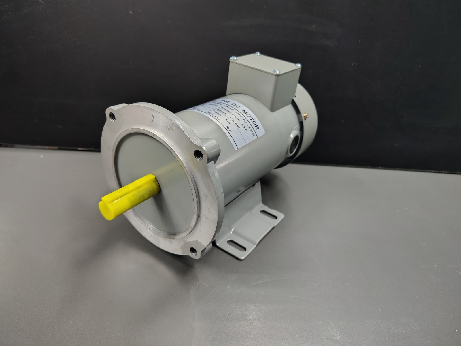 1/2HP DC MOTOR FRAME 56C 90VDC 1750RPM TEFC 90V PERMANENT MAGNET SPARE BRUSHES