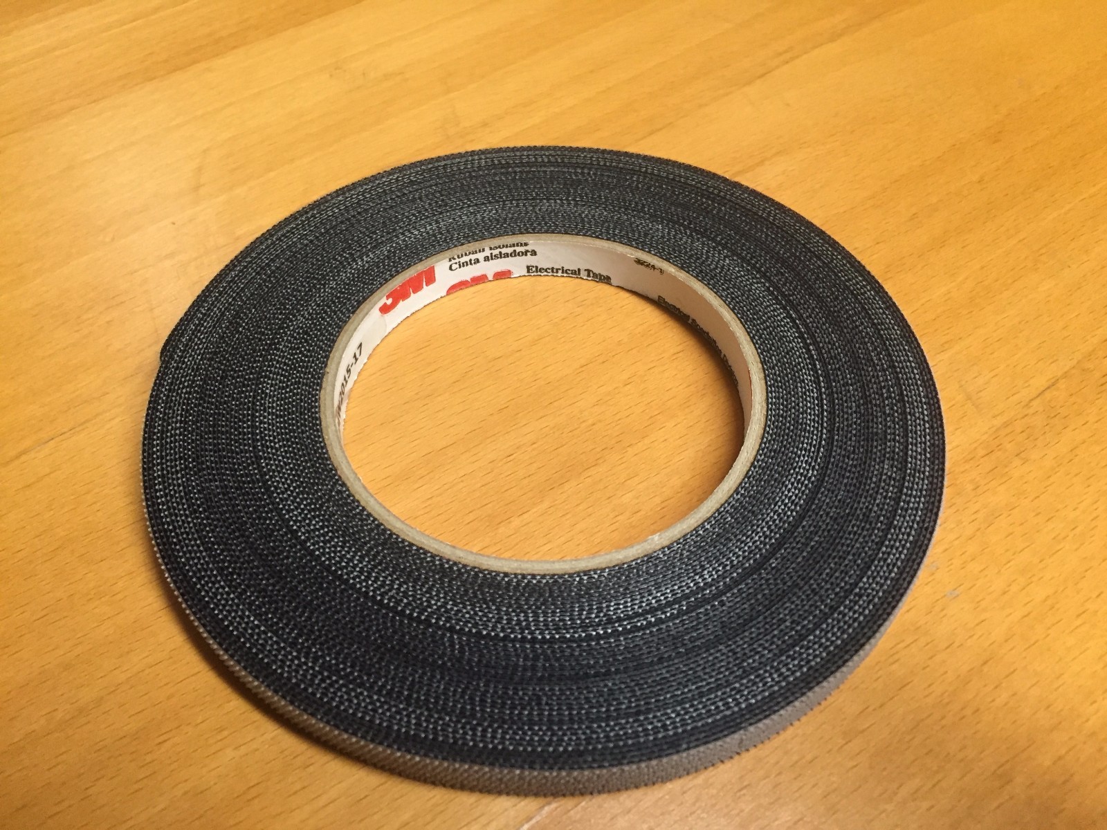 3M 100-3/8-6PR-BLACK Hook & Loop Fastener 3/8″ x 16 2/3 yd (3 rolls)
