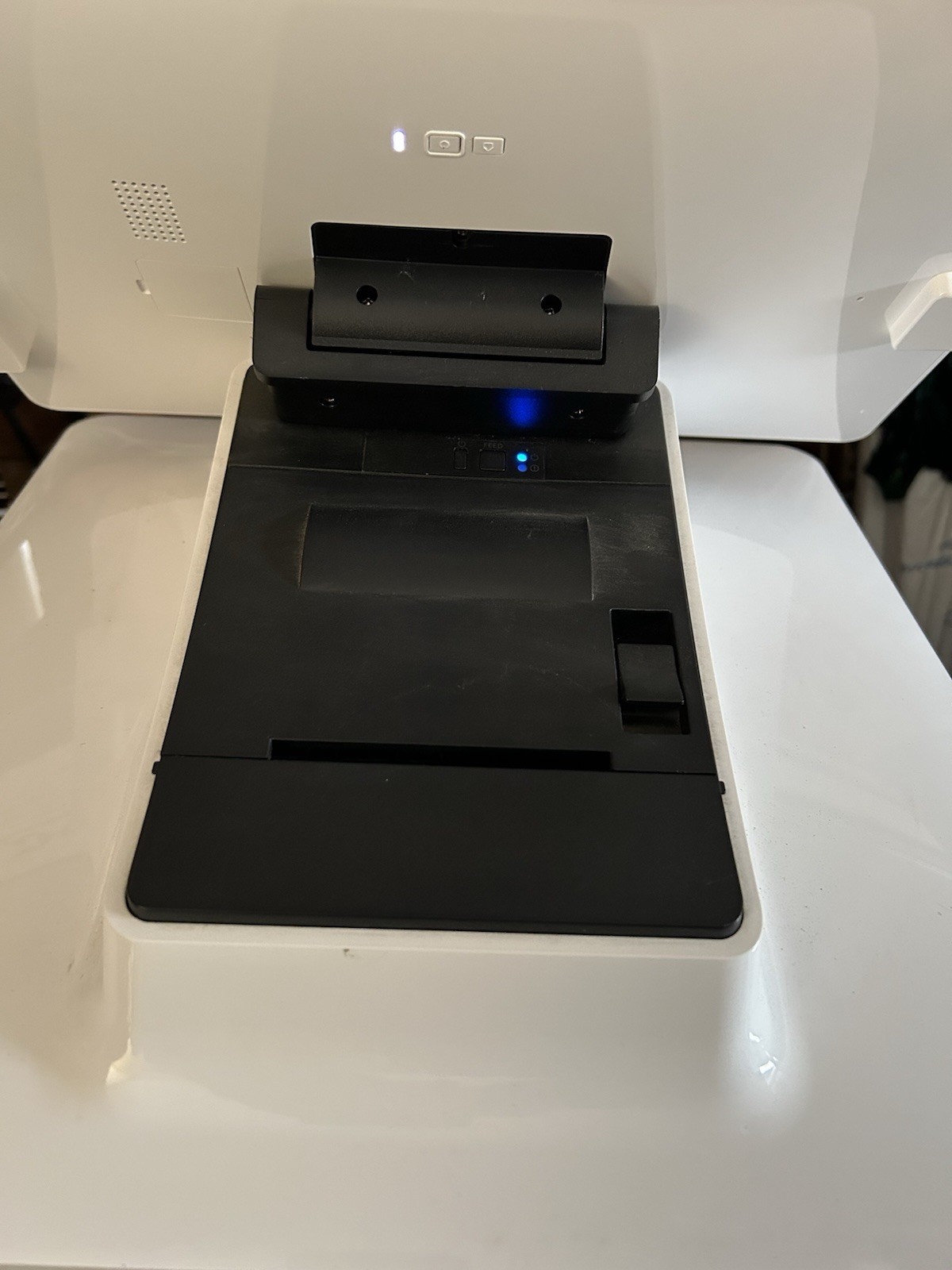 Elo Touch Solutions PayPoint Plus Retail POS E347513 15.6″ 3gb RAM 32gb Storage