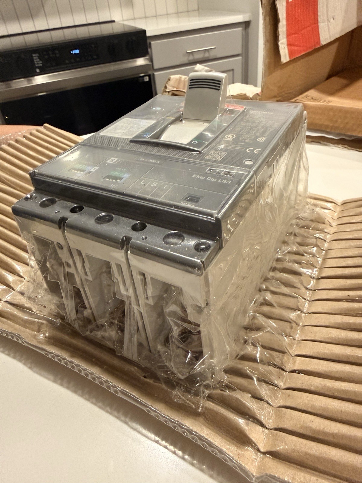 XT5 N 400 ABB SACE TMAX 400 Amp Breaker XT5HU340AFYN000XXX