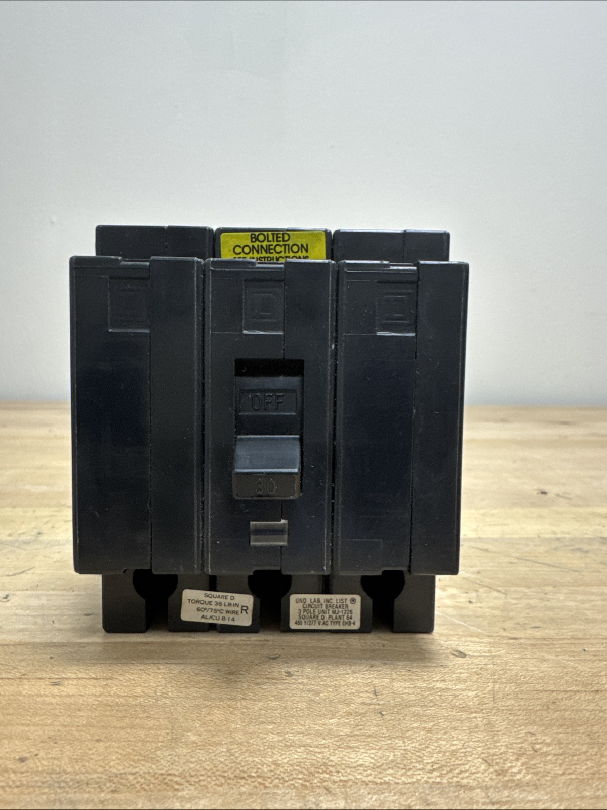 SQUARE D EHB34030 EHB 3 POLE 30 AMP 480v CIRCUIT BREAKER