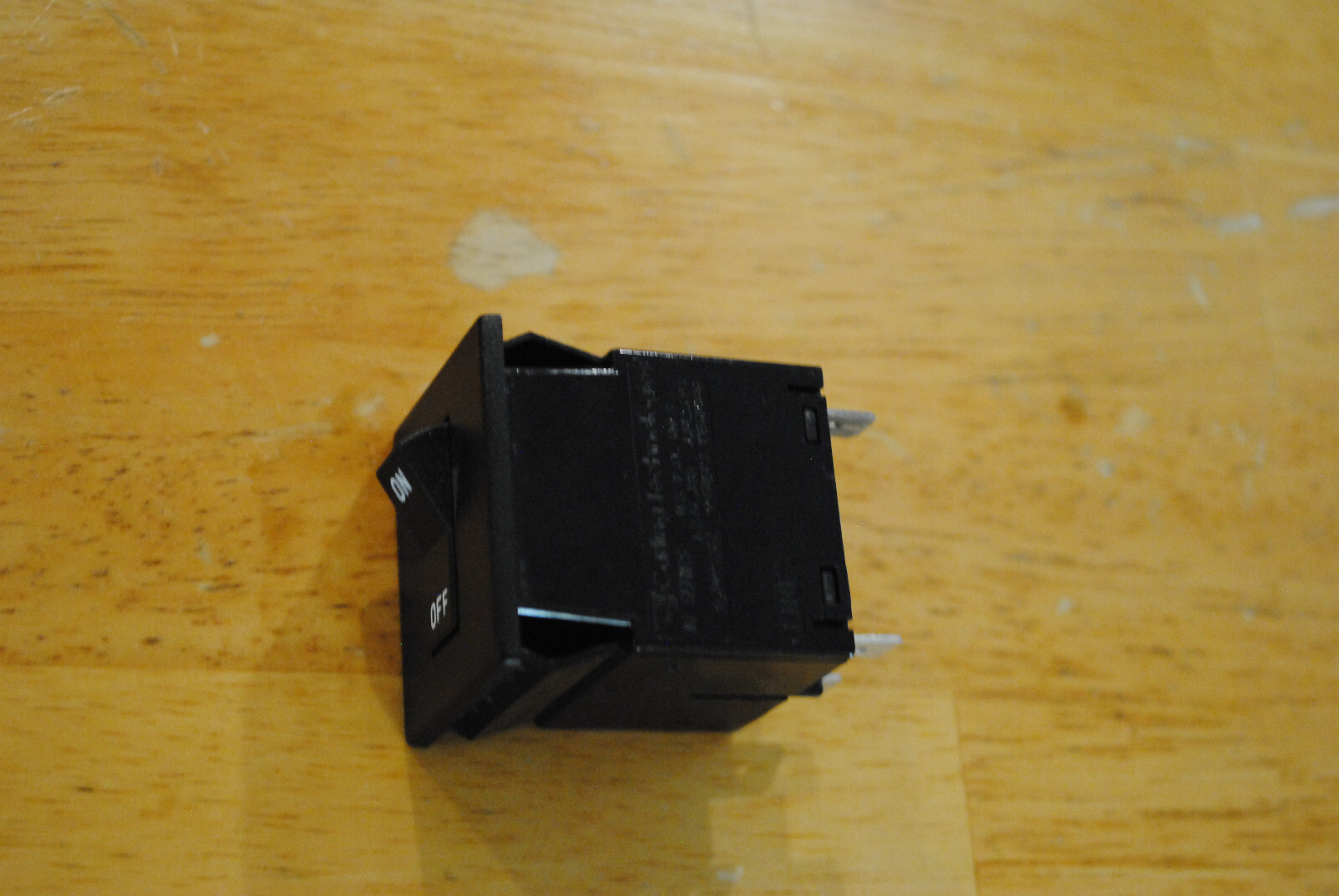 Lot of 2: CARLING TECH Switch MA2-B-24-630-1-A22-B-C, 30A, 120VAC, 240VAC, 80VDC