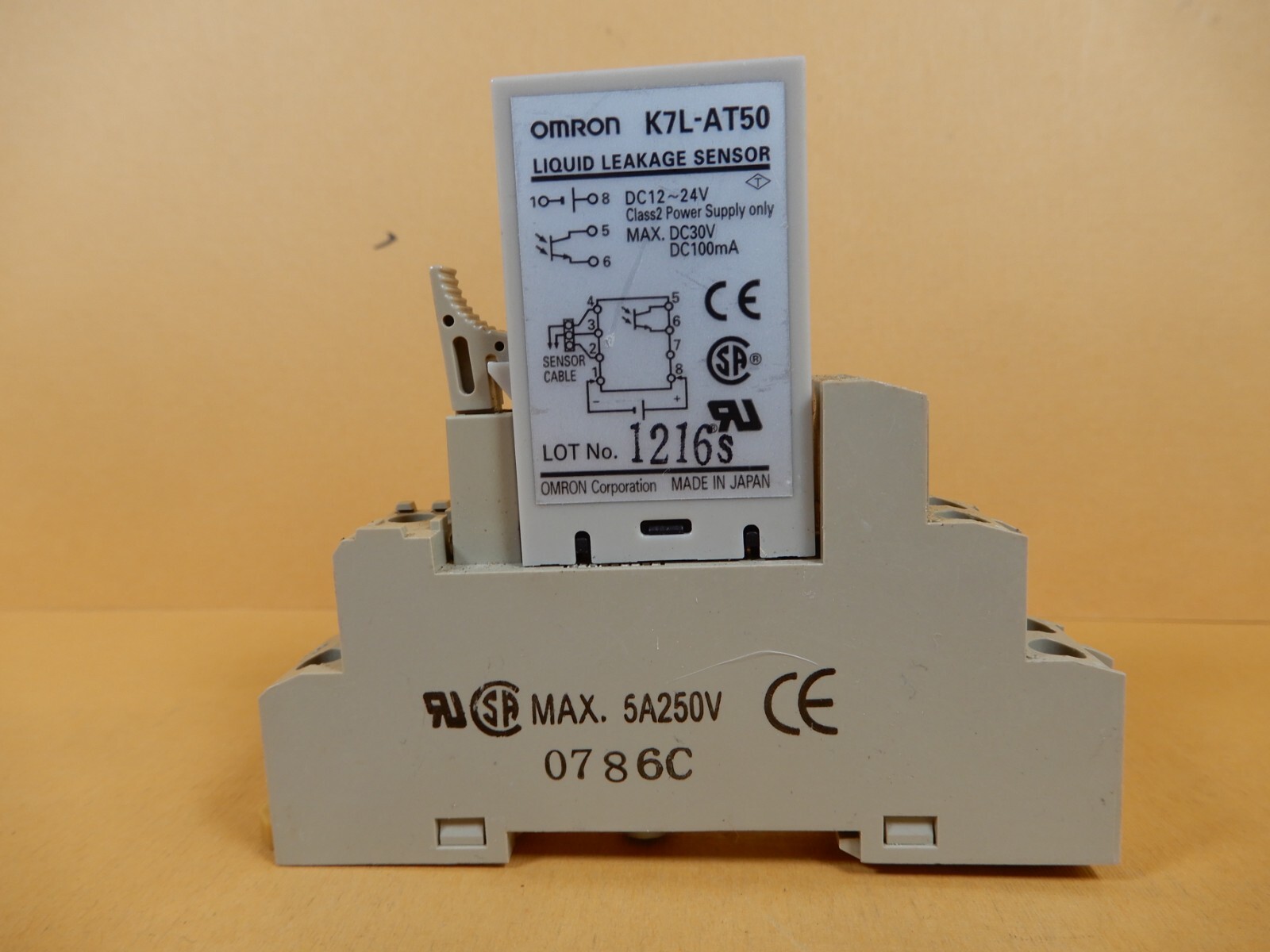 Omron K7L-AT50 Liquid Leakage Sensor 0-50MΩ Used Good Untested Condition Socket