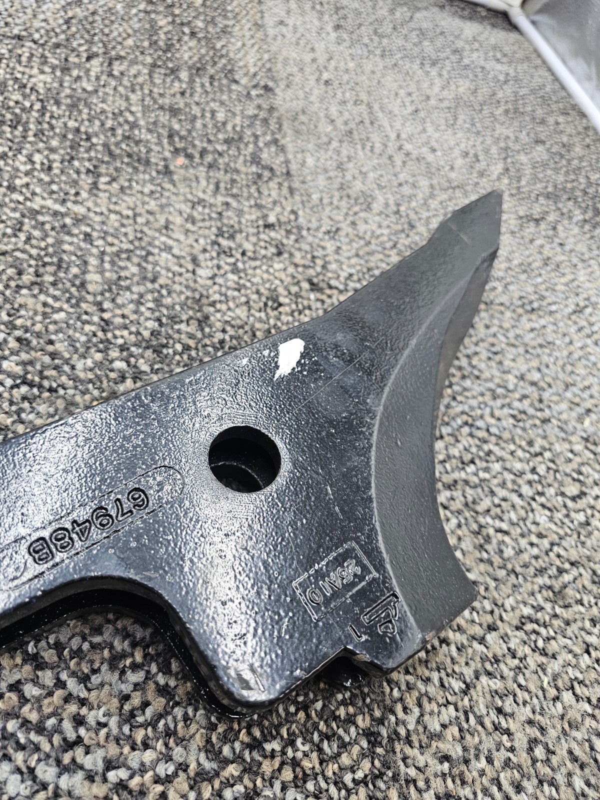 Unverferth 67948B Zone Builder Ripper Point, Black Fits 3/4″ Shank