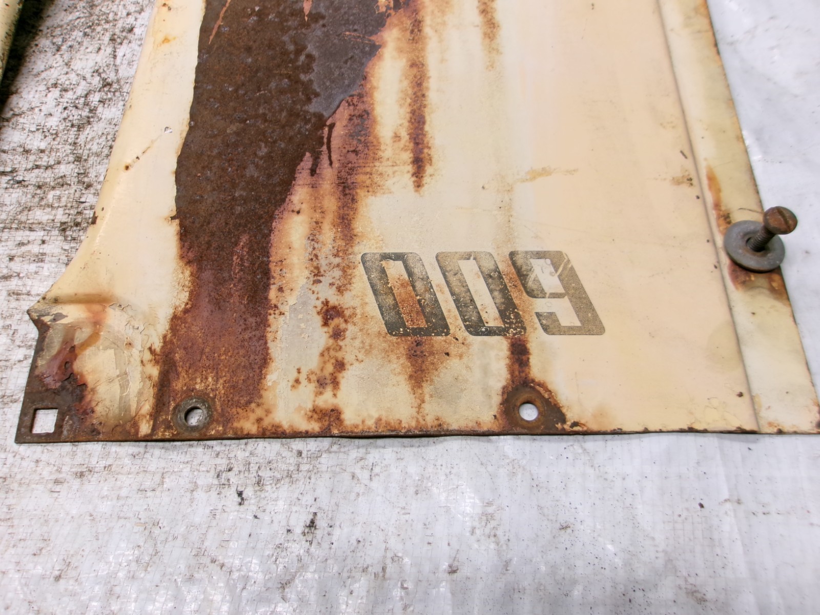Case 400 600 Tractor Side Panel – Pair