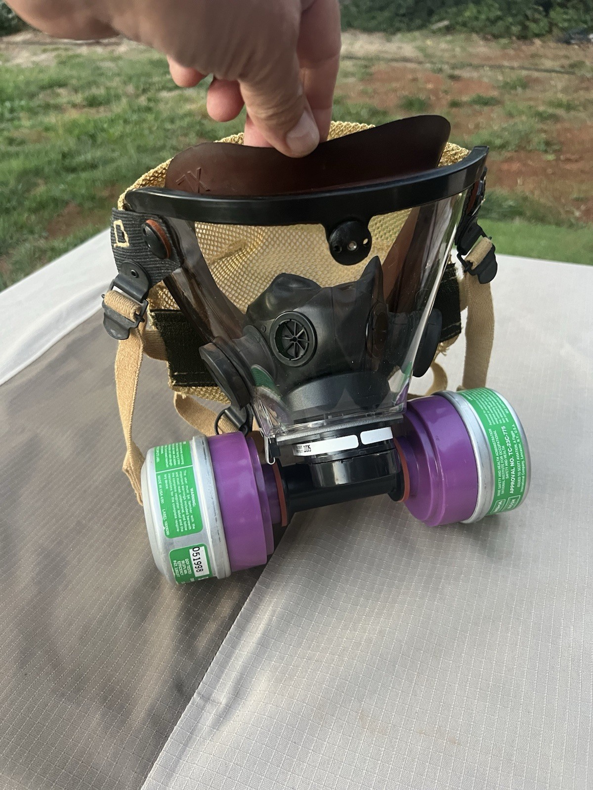 Scott Safety Face Respirator 804019-02 Face Seal XL Brown with Cartridges