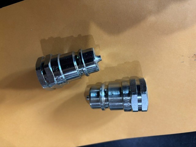 Intertraco – 1/2″ Ag Hydraulic Quick Connect Male Coupler, Poppet Valve Plug