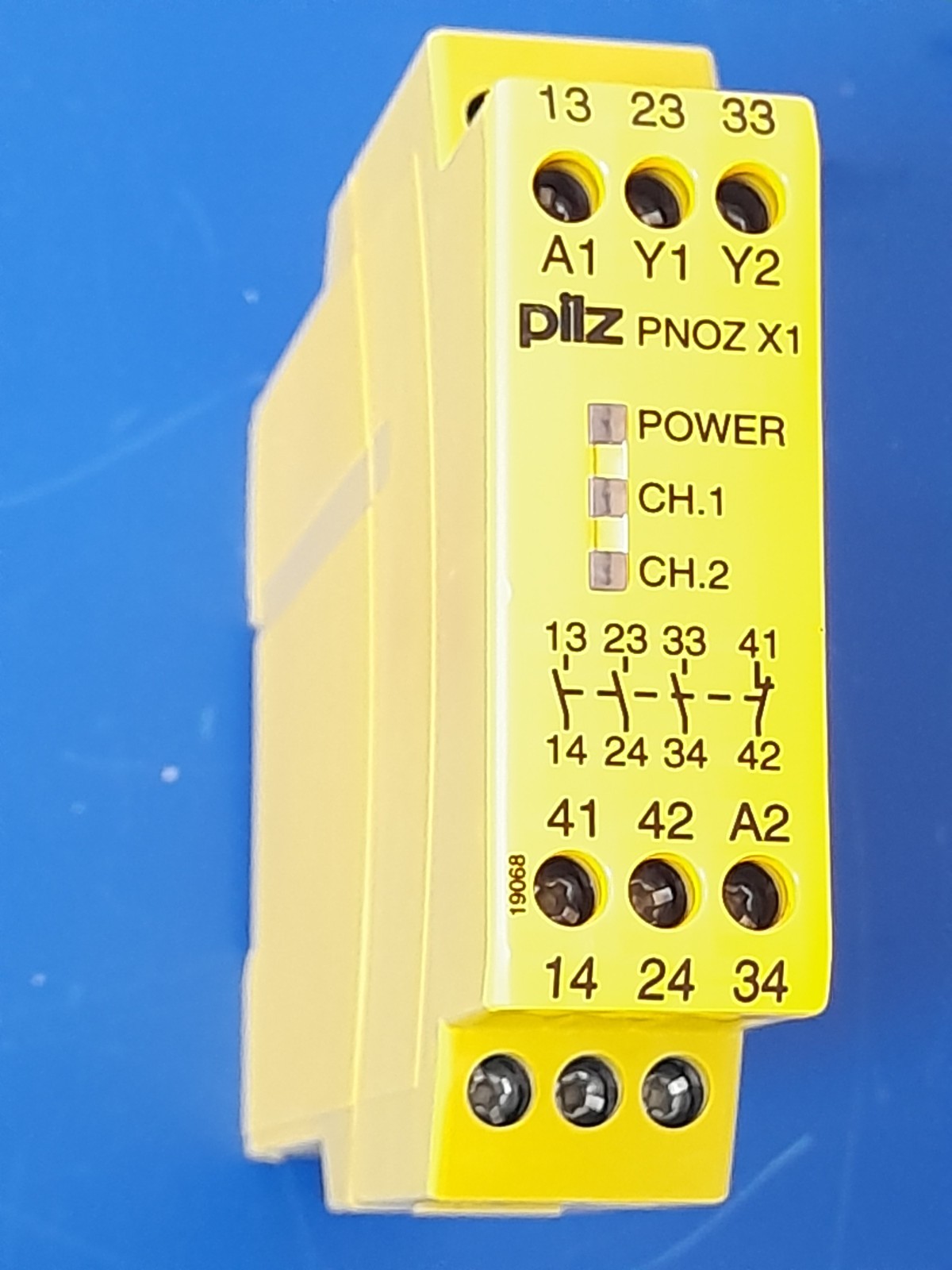 PILZ 774300 PNOZ X1 24VAC/DC 3n/o 1n/c