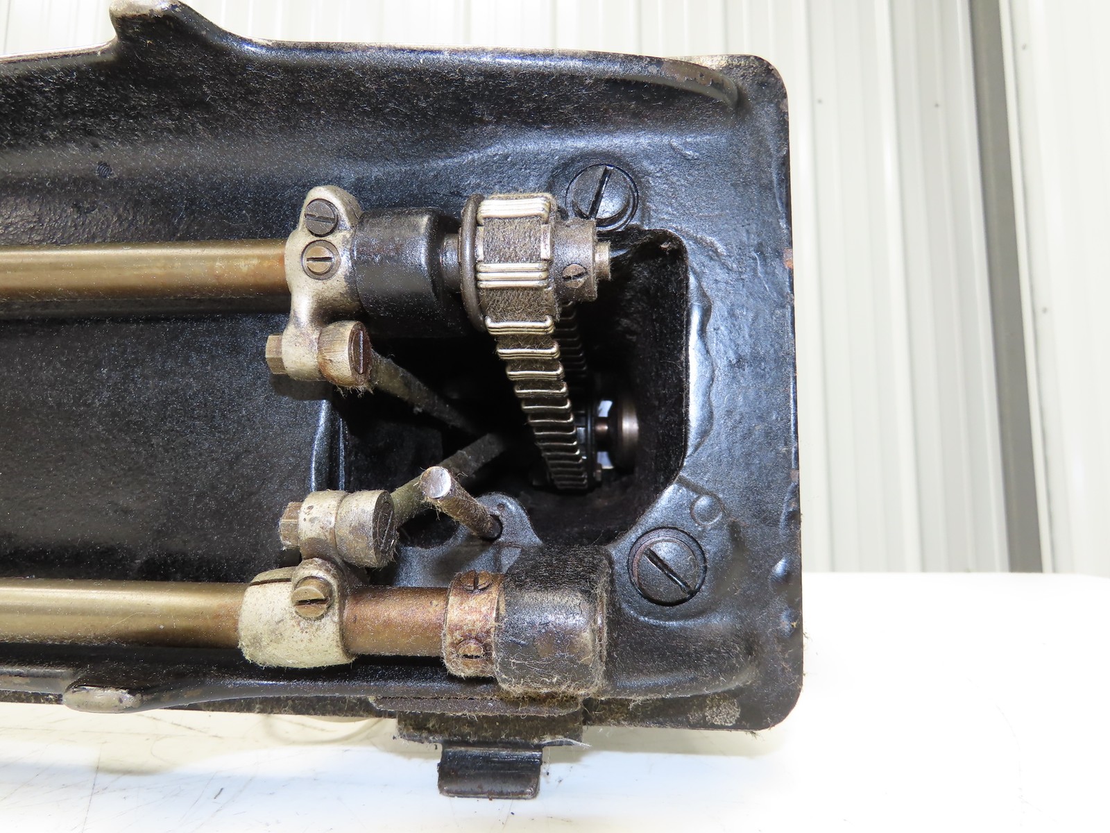Singer 107W1 Industrial Sewing Machine Head Zig Zag & Straight Vintage