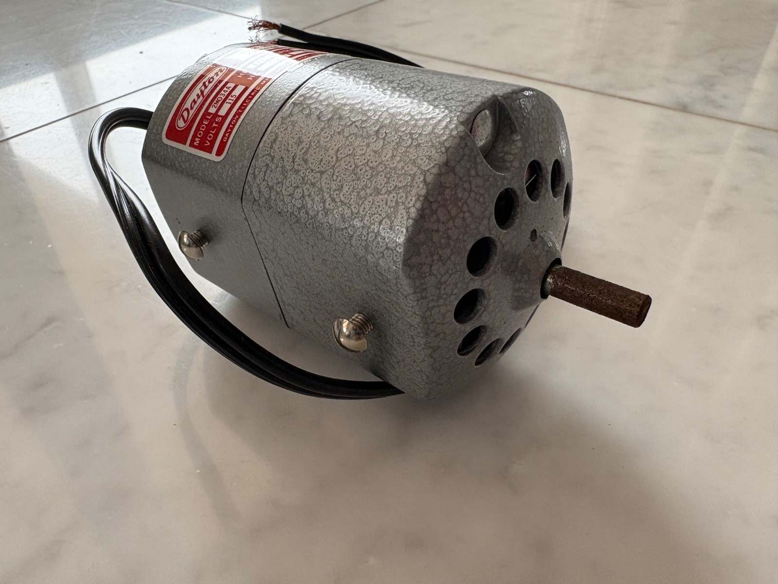 Dayton 1/15 HP Universal AC/DC Motor
