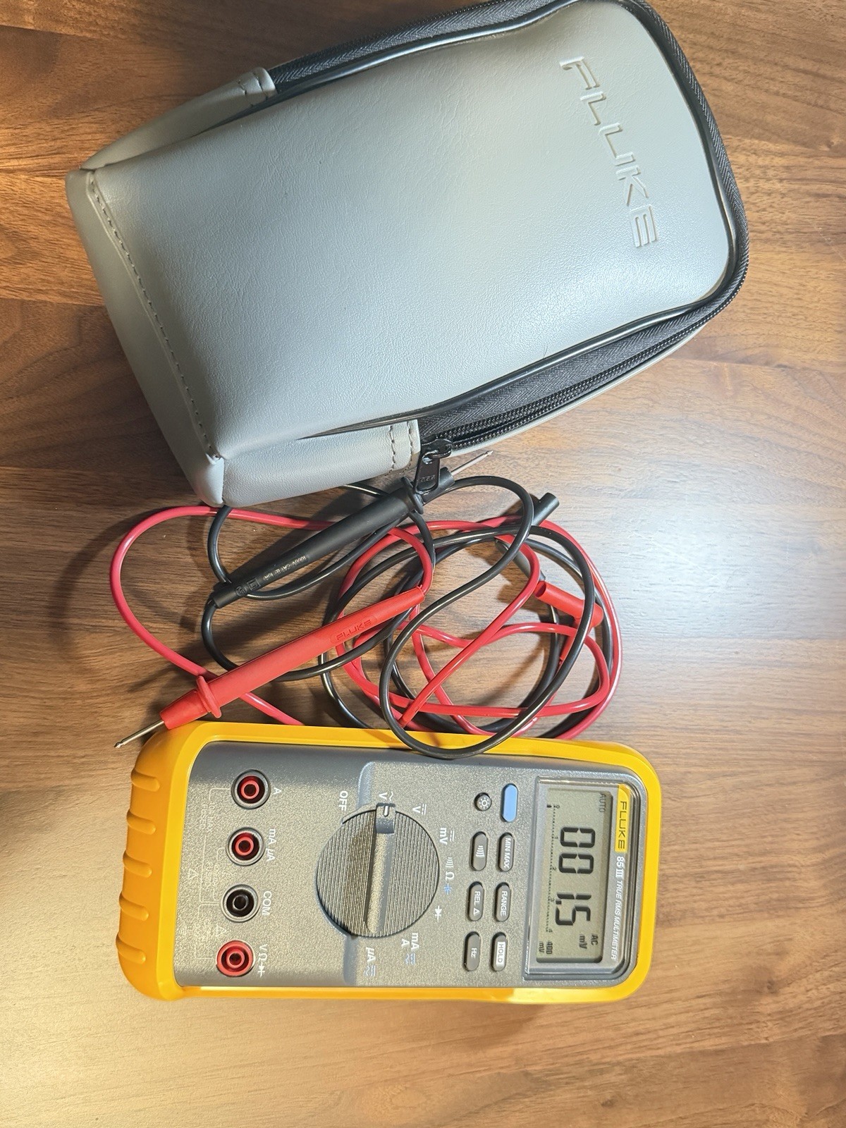 Fluke 85 III True RMS DMM CAT III 1000V 4000 Count w/ Leads & Case