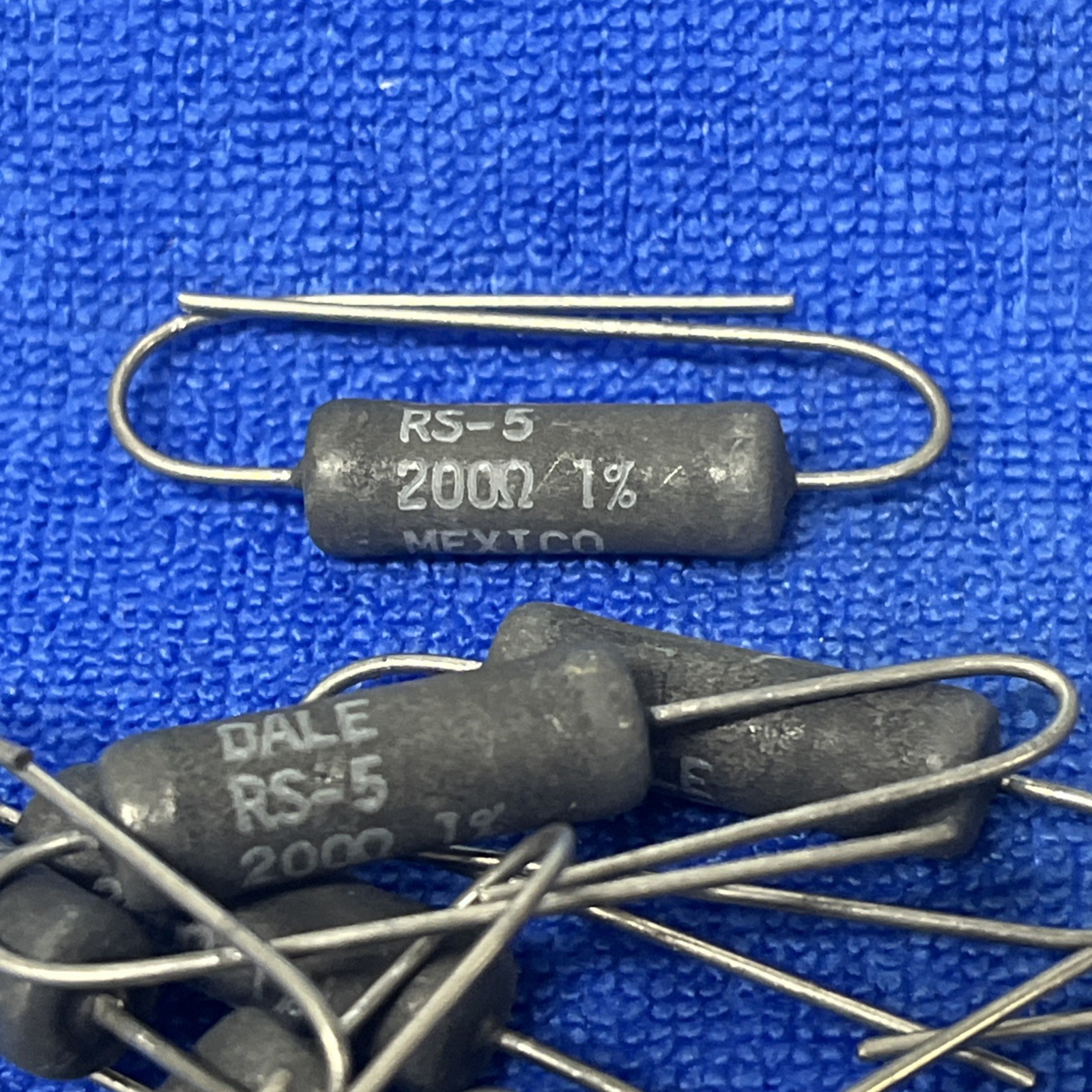 DALE ~ RS-5-200-1% ~ RESISTOR, WIRE WOUND, 5 W, 1 %, 20 ppm, 200 ohm (LOT OF 9)