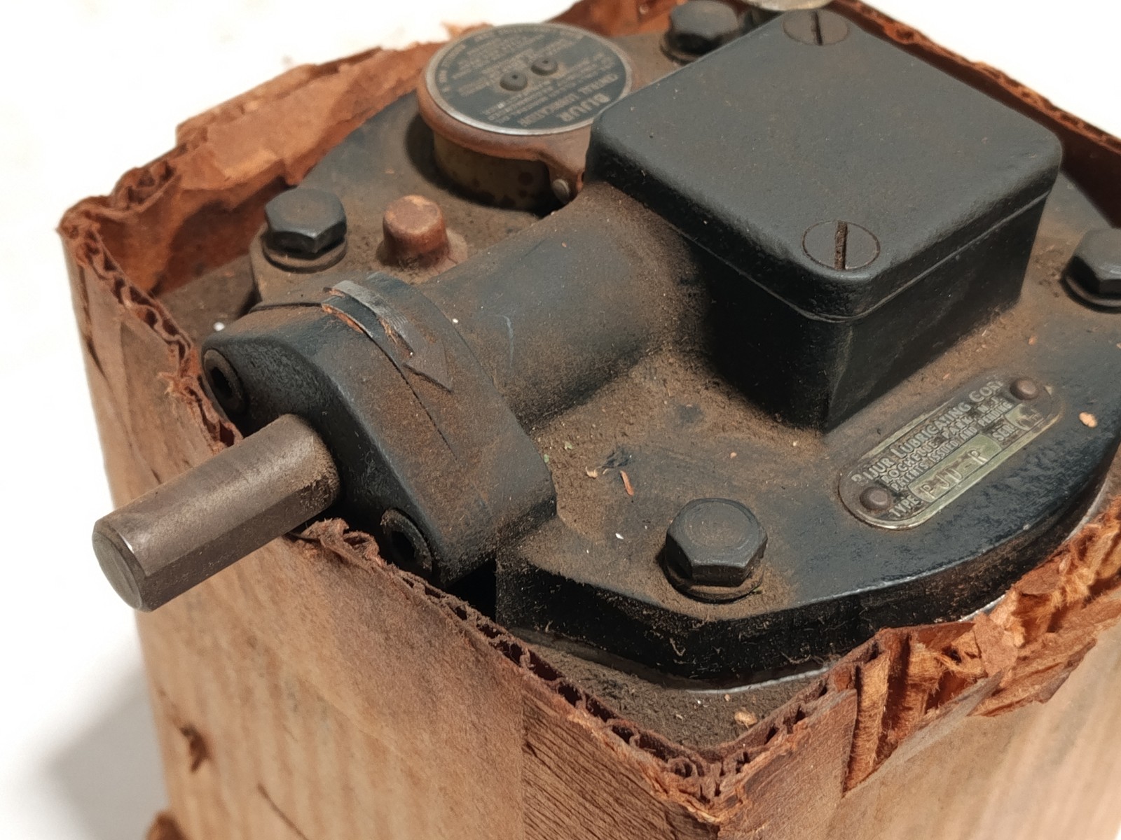 Bijur PJD-R central lubricating pump reservoir unit as shown in pictures