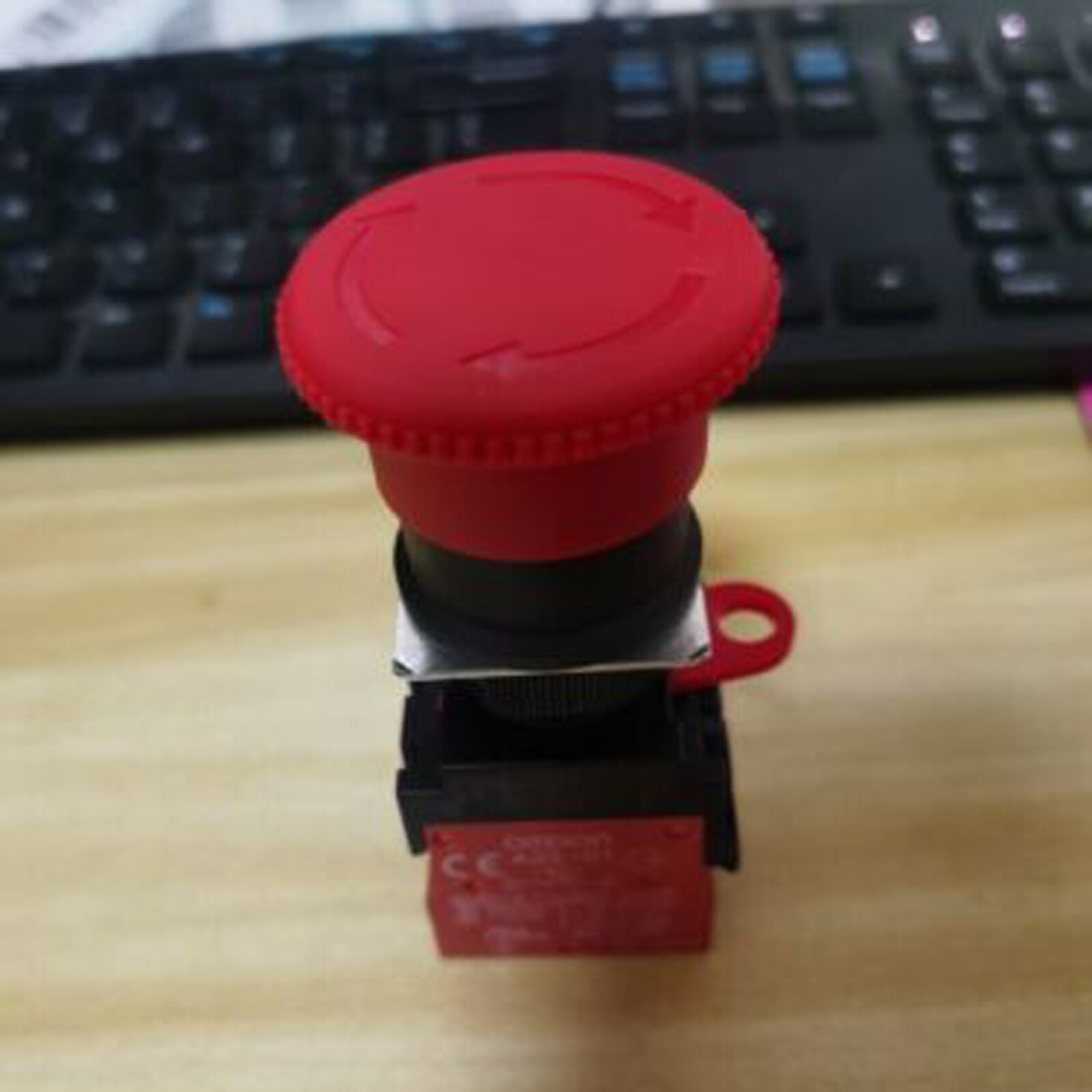 1PCS New Omron A22E-M-02 A22EM02 Pushbutton Switch Red Free Ship