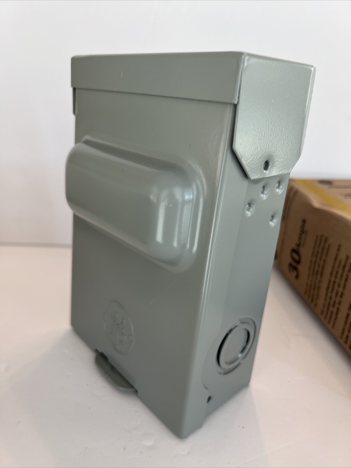 GE 30-Amp Fusible Enclosed Molded Case Switch Disconnect