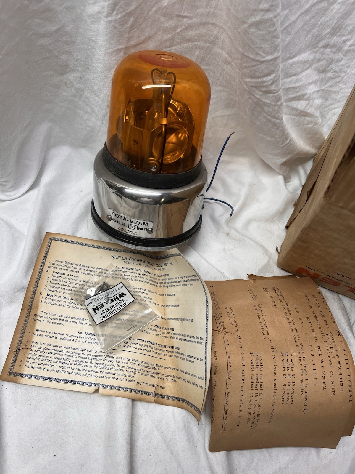 Rare New Vintage Whelen Model RB 11 120 Volts Rota Beam Beacon Light Rbll Amber