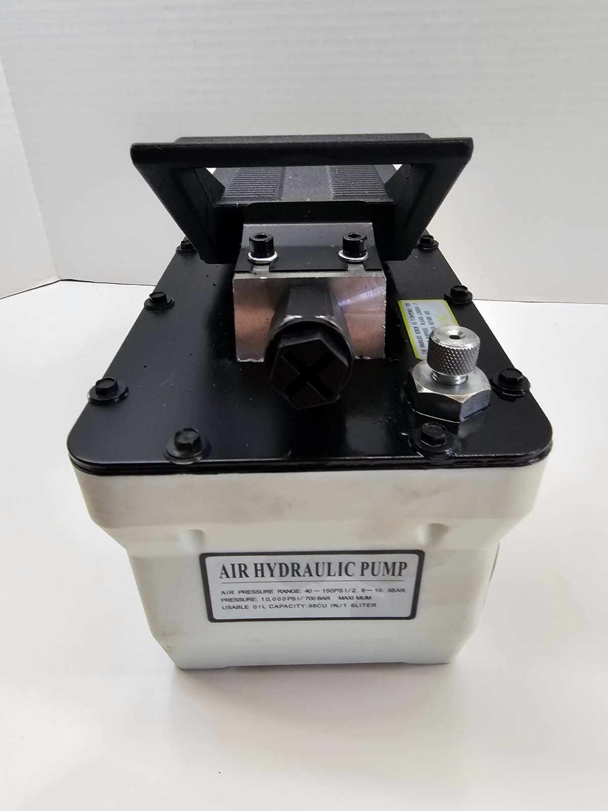 Svi Inc Hydraulic Foot Pump 10,000 Psi (700 Bar) 2.5 Quart Untested UP -2