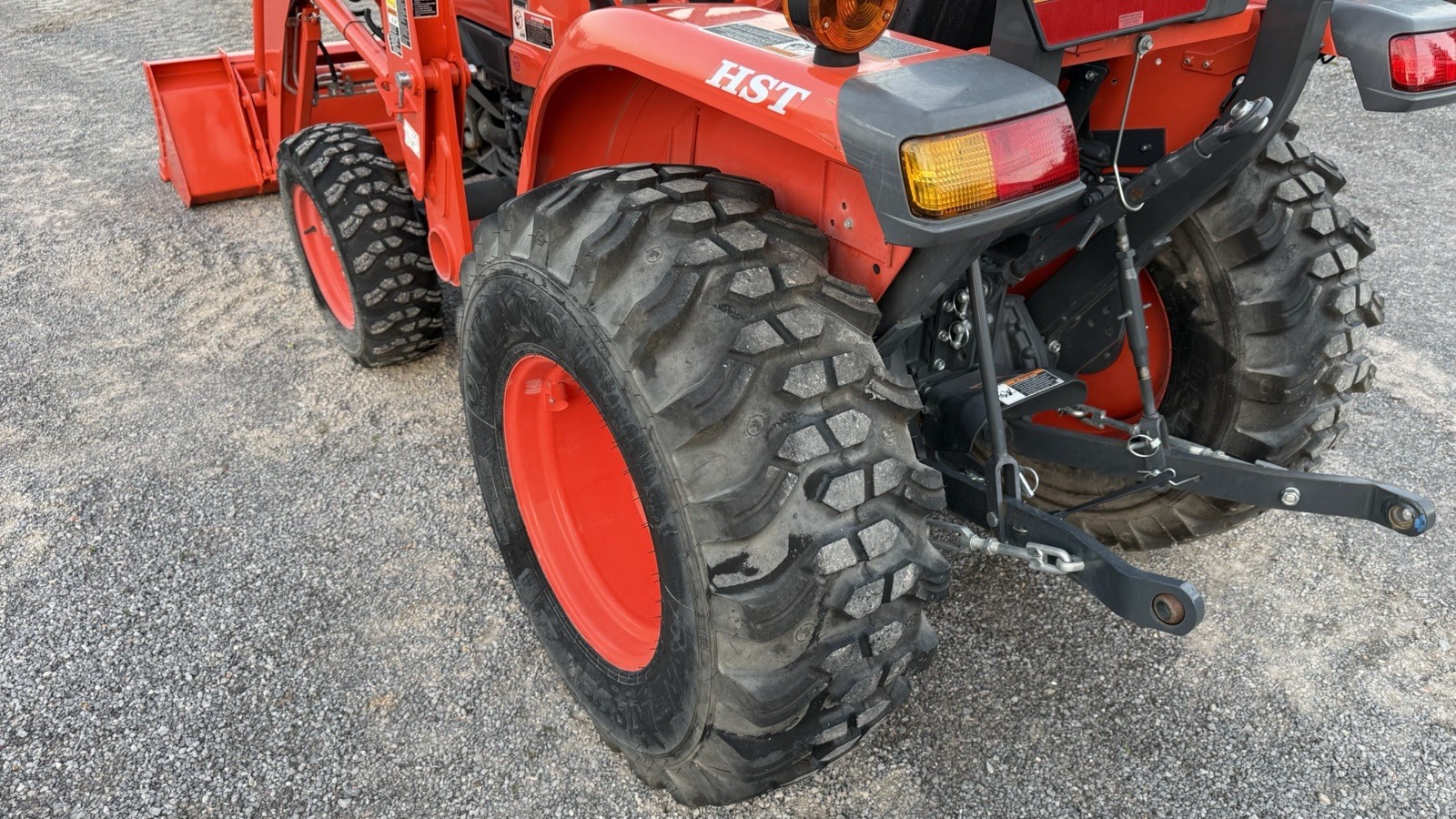 2023 KUBOTA L3302 TRACTOR WITH LA526 LOADER – 4X4 – HYDROSTATIC – LOW HR MACHINE