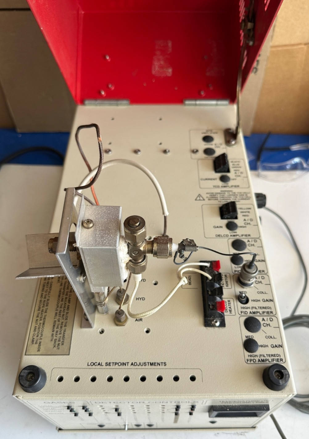 SRI Gas Chromatograph 110 Stand-Alone GC Detector Chassis W/ FID