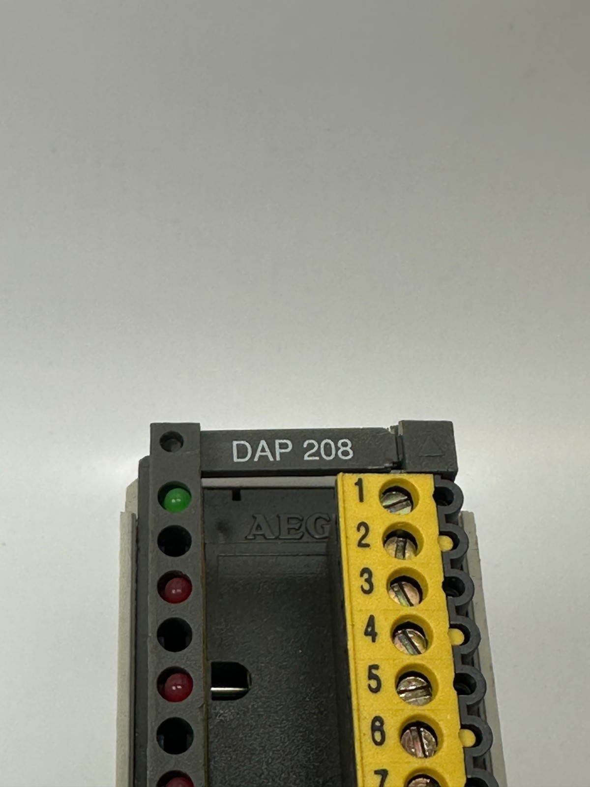 Schneider Automation DAP208/AS-BDAP-208 Discrete Output Relay Module 8×24 VDC