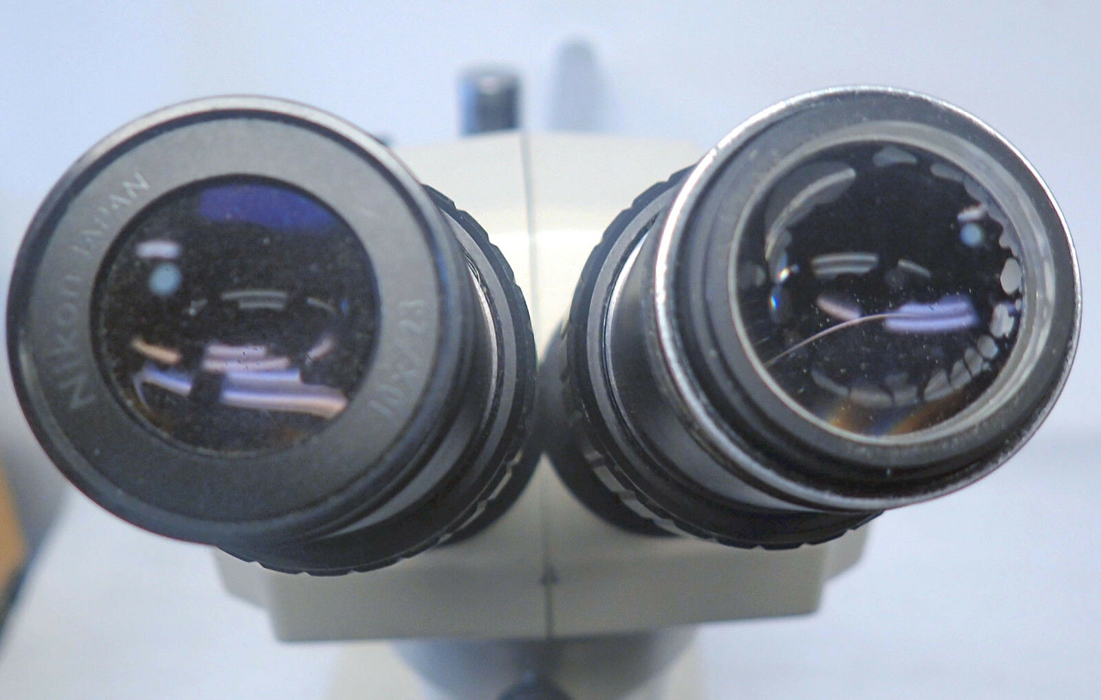 NIKON SMZ-1B STEREOSCOPIC MICROSCOPE WITH STAND, 2 EYEPIECES, AS DESCRIBED