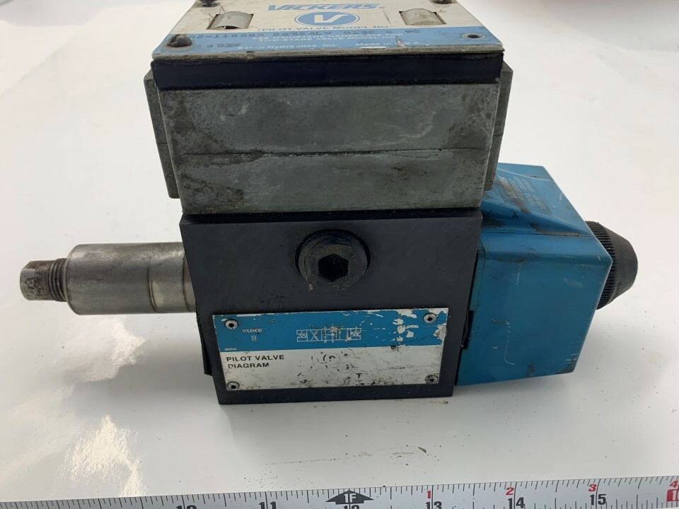 Vickers 02-119590 DG44LW 016C B 60 w/ 868982 110v/50hz .85amp 120v/60hz .69amp