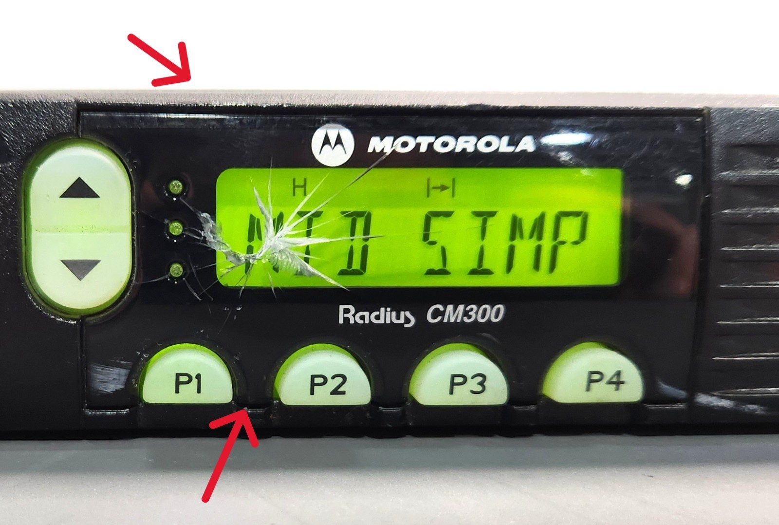 Motorola CM300 Mobile Two-Way Radio Cracked Screen AAM50RNF9AA1AN