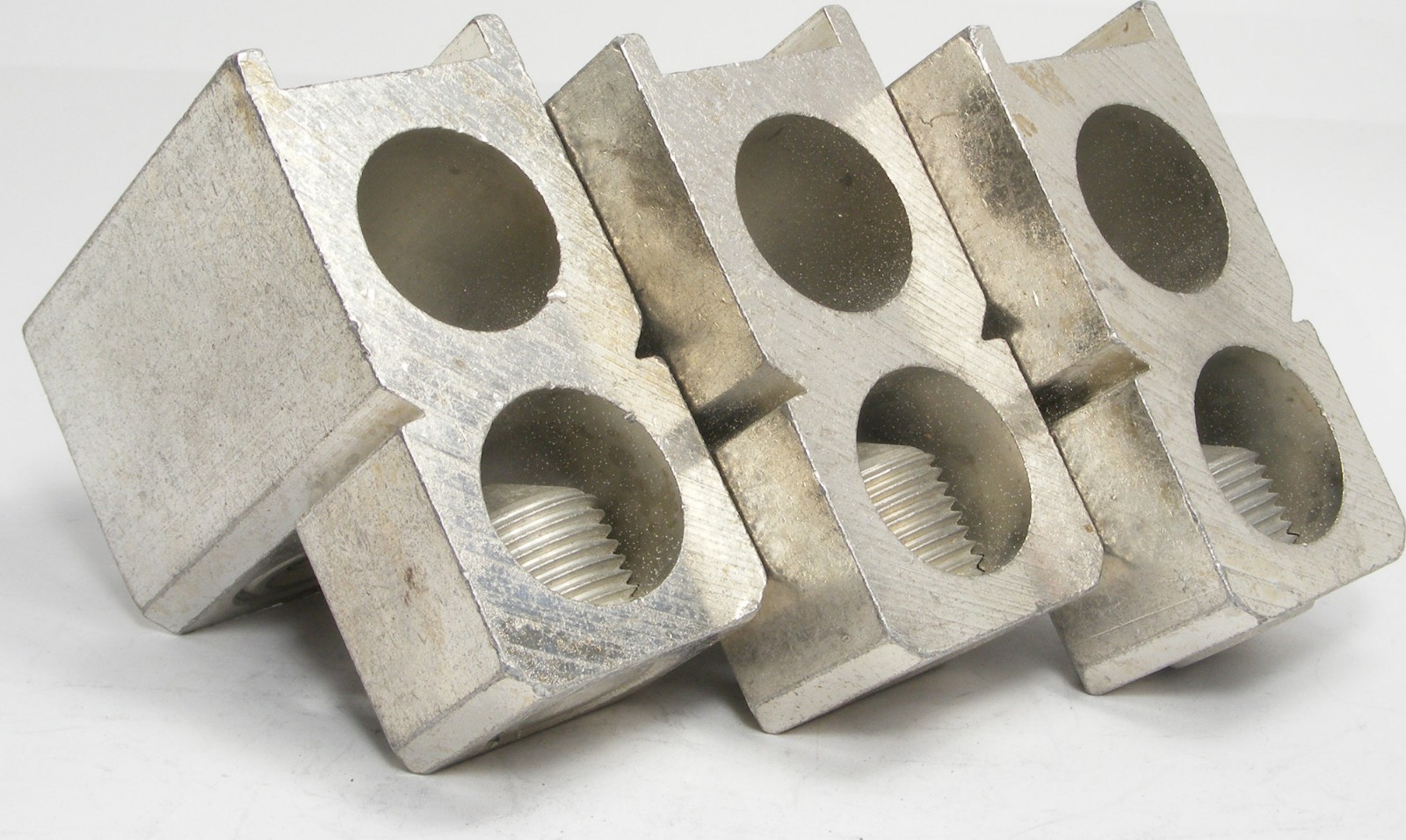 NEW Eaton Cutler-Hammer 3TA632LK Breaker Lug Kit 3P 630A, 2-500 kcmil, G Series