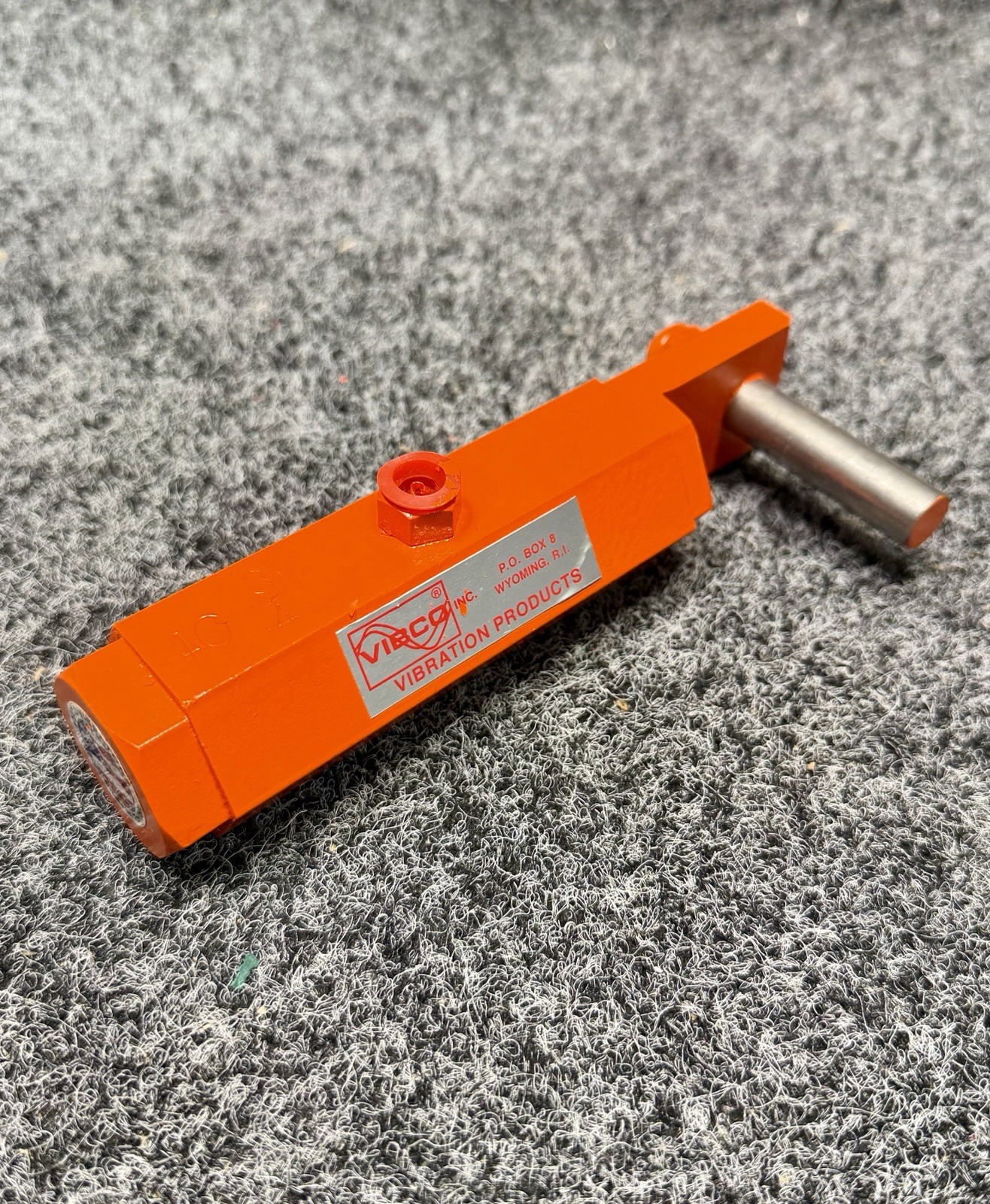 VIBCO 40-3/4 End Mount Piston Vibrator 13000 vpm, 100 lb to 200 lb Pneumatic